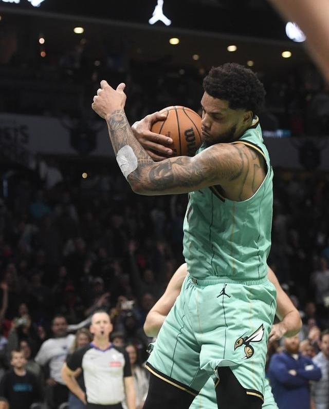 开云体育-包含赛后夏洛特黄蜂调整名单以备NBA季后赛；外线爆发环节打磨；悬念犹存；轮换策略成焦点的词条